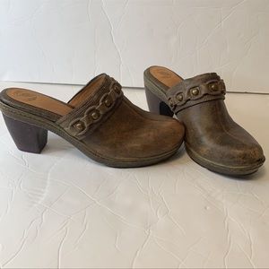 Nurture brown classic  clogs   shoes